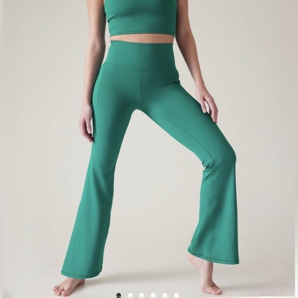 Athleta Emerald Green High Rise Salutation Stash Flare Pants 587708 EUC Size XS